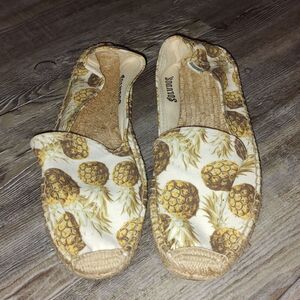 Soludos Pineapple print  espadrilles  Sz 9